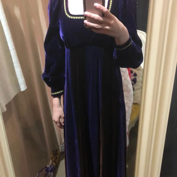 1970s does Renaissance Dress - Picture 4 of 6